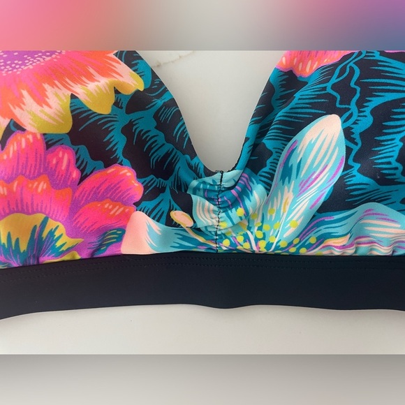 Body Glove for Victoria’s Secret 2019 Neon Floral Drew Back Tie Swim Top in D - Picture 3 of 10